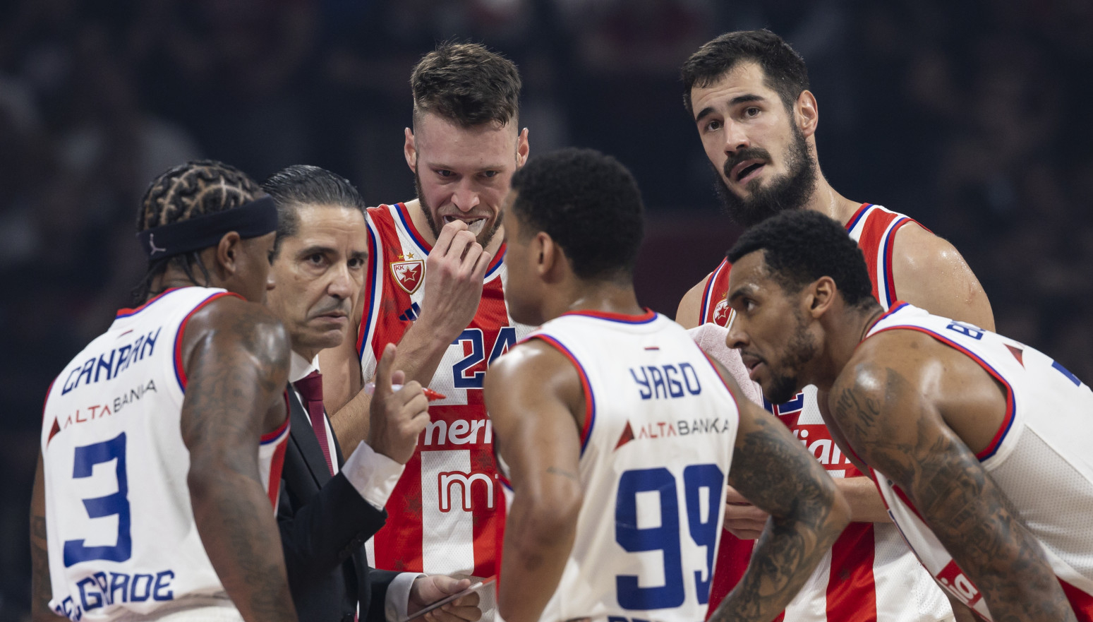 Zvezda moli navijače za anketu pred PAO