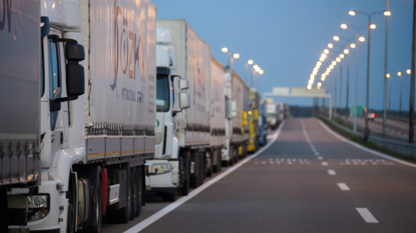 Teretnjaci na Batrovcima i Šidu na izlazu iz Srbije čekaju četiri sata