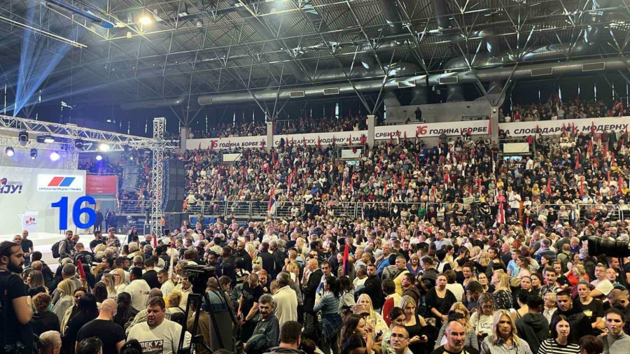 SNS celebrates its 16th birthday in Vršac: Vučić arrived, a large number of people in front of the hall VIDEO