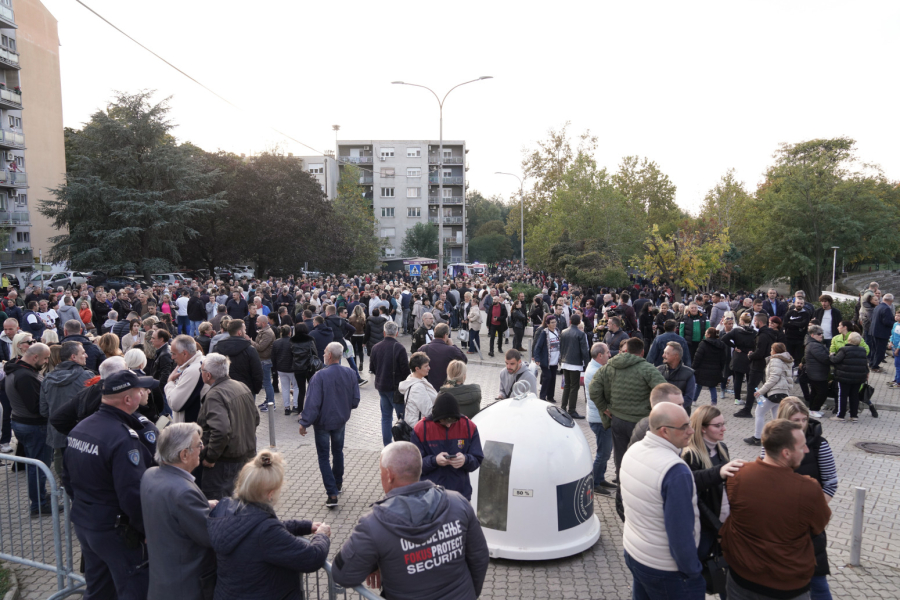 Vučić on the 16th birthday of SNS: I see a cloud coming, but we will defend Serbia and our integrity VIDEO