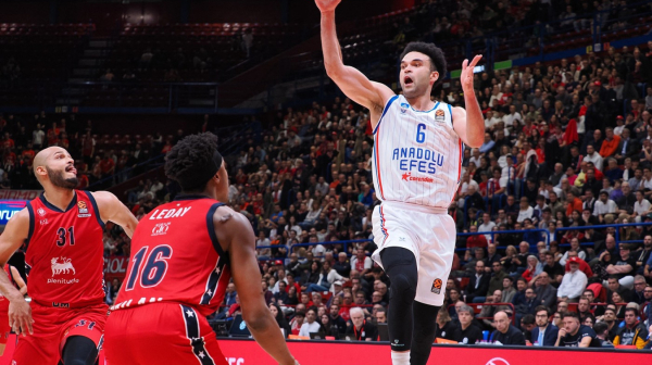 Efes prejak za raspucane Mirotića i Ledeja VIDEO