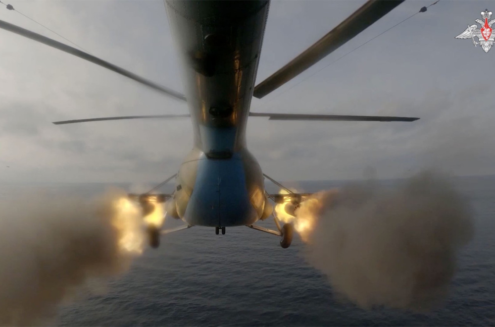 Dramatičan snimak sa Crnog mora: Rusi ispaljuju sve što imaju VIDEO