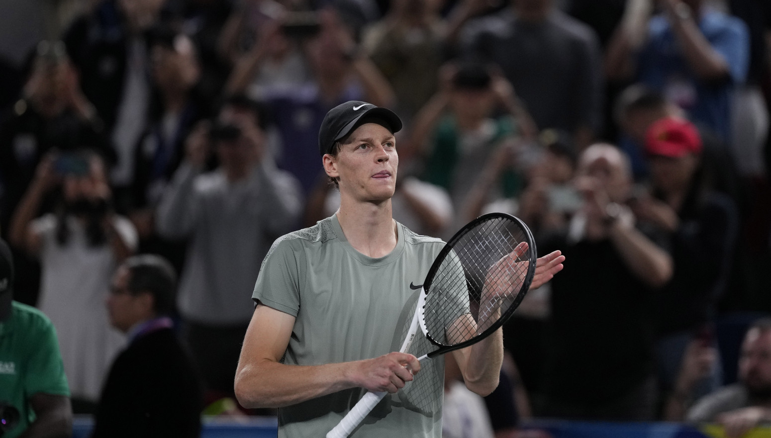 Siner ubuduće igra Novakovim reketom? VIDEO