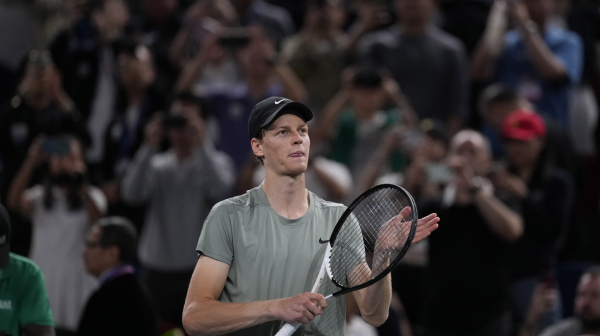 Siner ubuduće igra Novakovim reketom? VIDEO