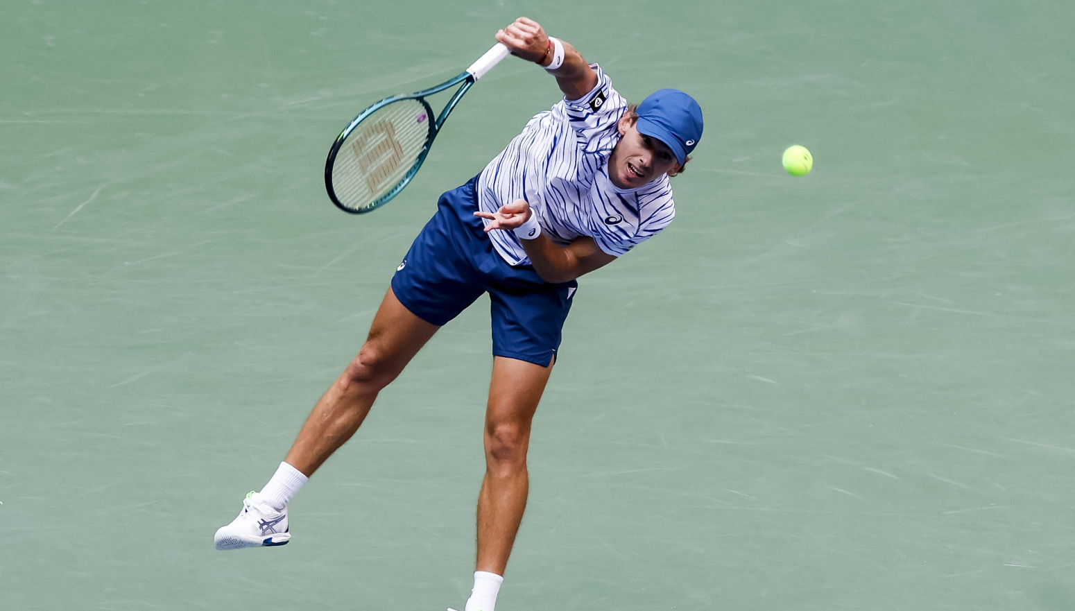 De Minor preokretom nastavio da "pritiska" Đokovića