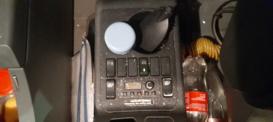 Užas na Ibarskoj magistrali: Nepoznati napadači kamenjem zasuli vozila; Povređen vozač FOTO