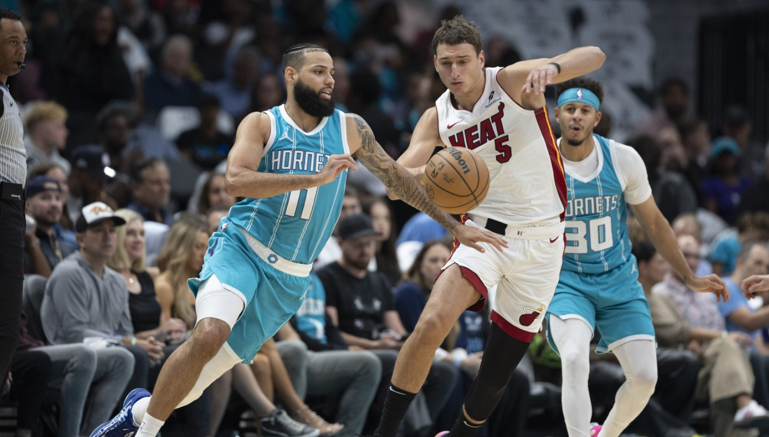 Jović punio kolone, Micić "bled" u srpskom NBA derbiju VIDEO