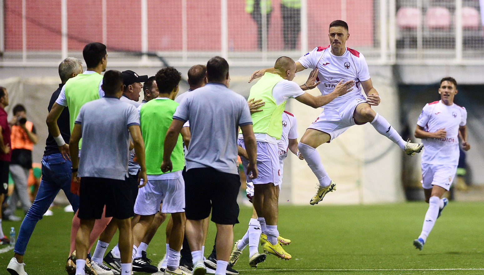 Masovna tuča u srpskom fudbalu – klizeći start brzo eskalirao VIDEO