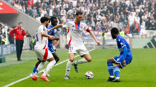 Matić morao da potpiše papir o prigovoru, nestvarna scena na meču Liona i Oksera FOTO