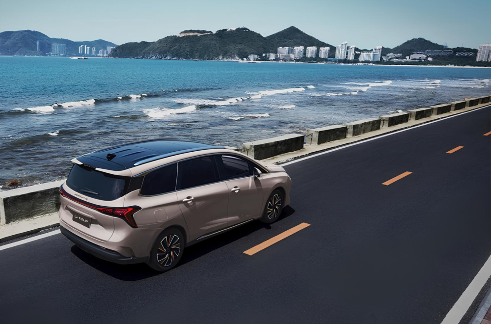 Minivan je živ! Ovaj sjajni kineski sedmosed to potvrđuje FOTO