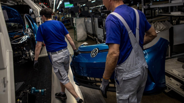 Nemački gigant usporava proizvodnju: Milion vozila manje do 2028. godine