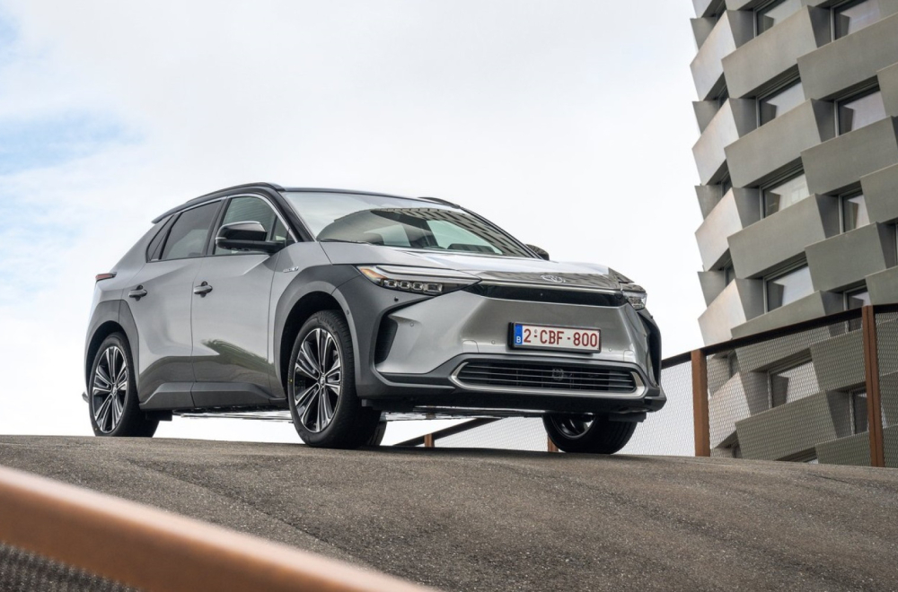 Toyota kritikovana zbog sporog razvoja EV, a rivali koji su požurili sada menjaju planove