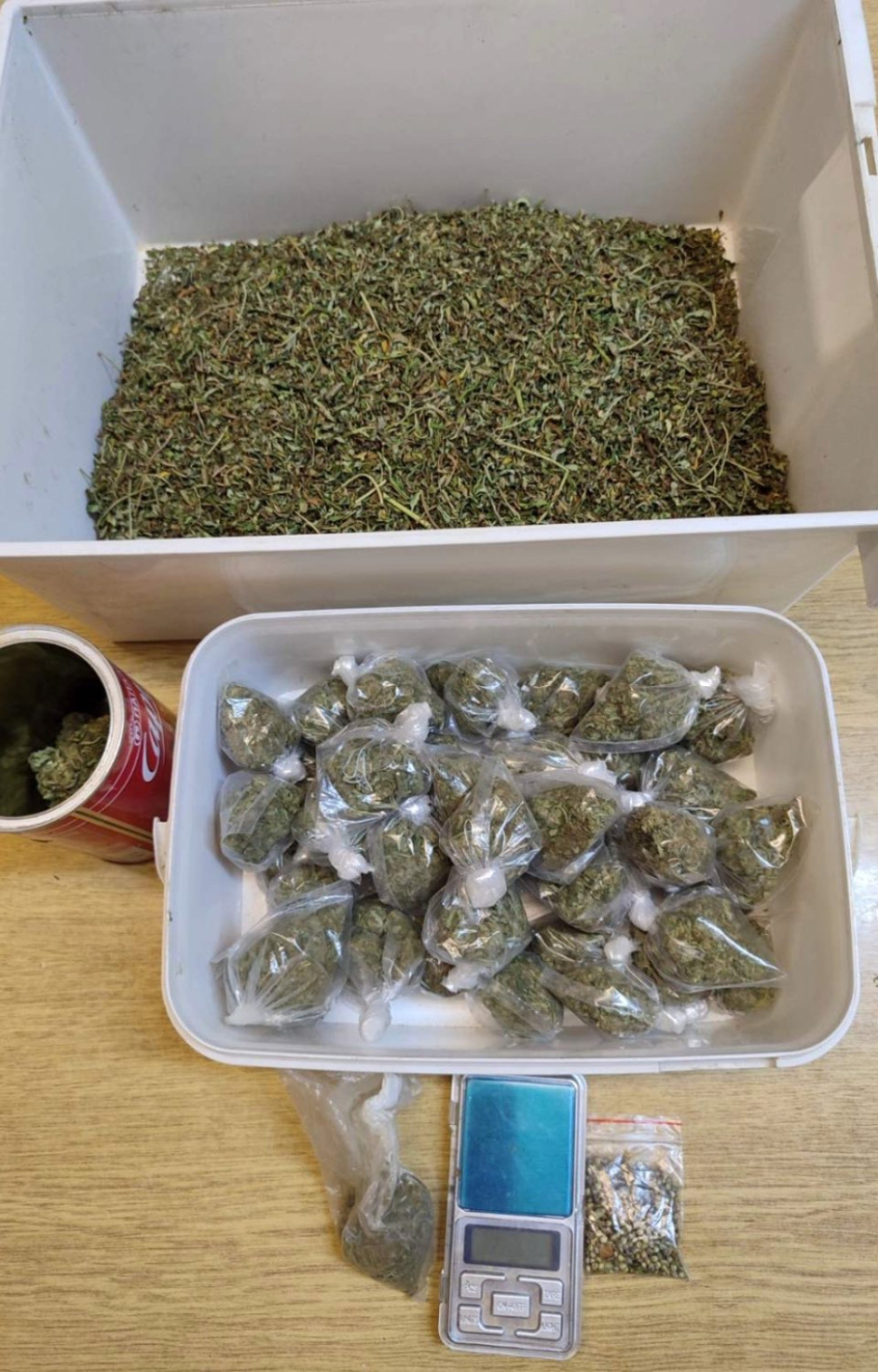 Uspešne policijske akcije u Jagodini: Uhapšeni dileri; Zaplenjeno 700 grama droge FOTO