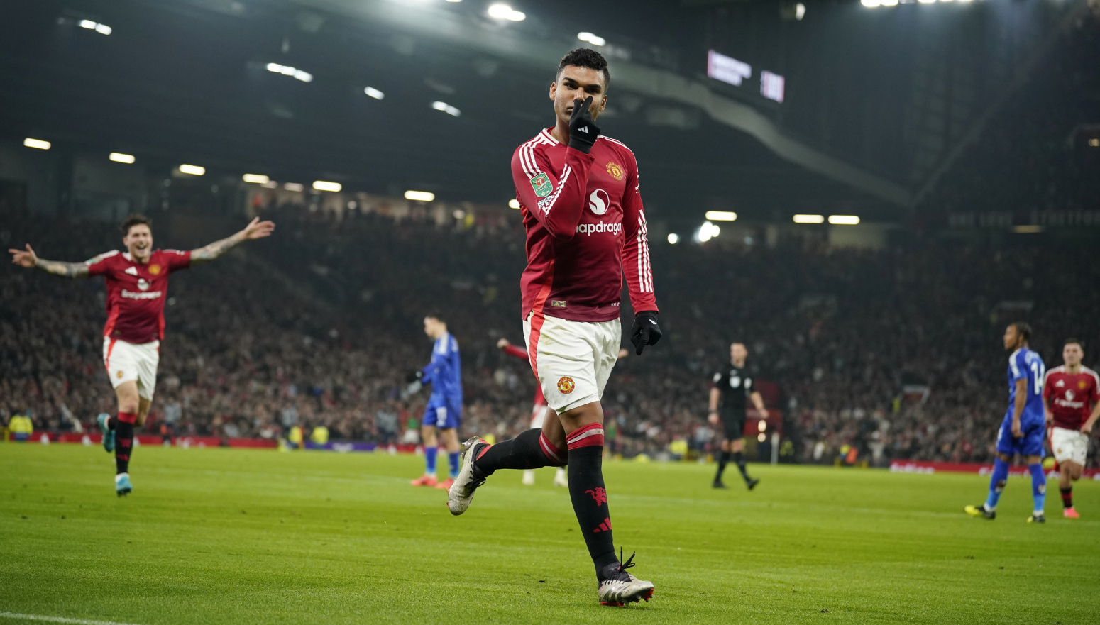 "Petarda" Van Nistelrojevog Junajteda, Nedeljković konačno zaigrao, Njukasl izbacio Čelsi