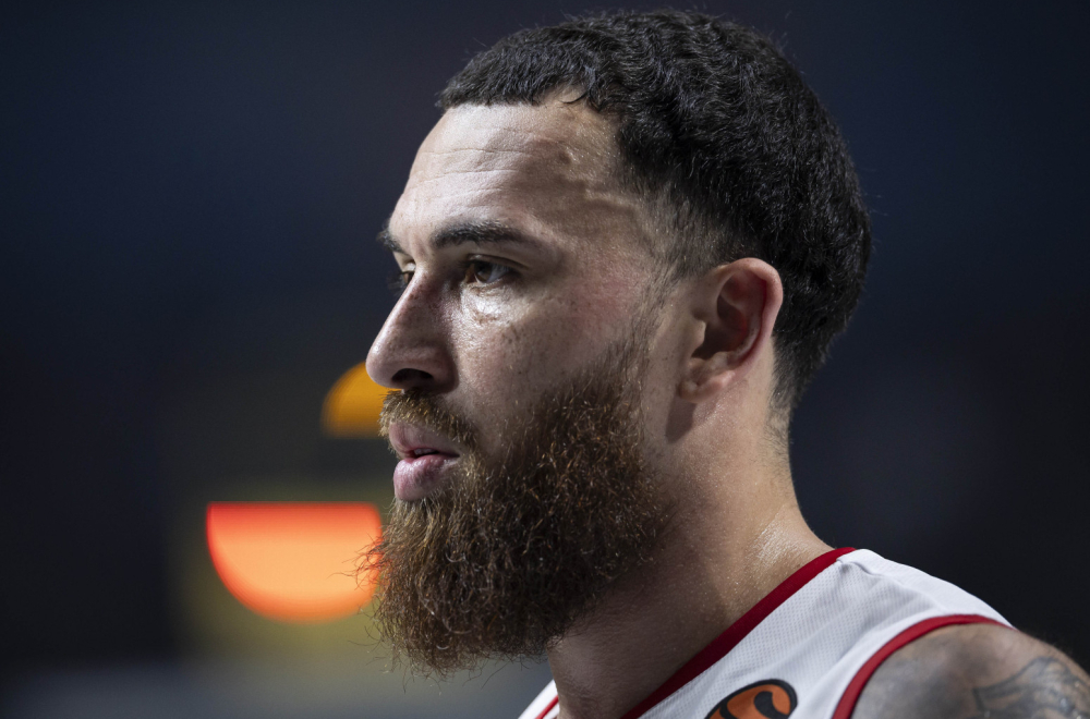 Rivalstvo ostavili po strani – srdačan zagrljaj Željka Obradovića i Majka Džejmsa VIDEO