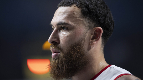 Rivalstvo ostavili po strani – srdačan zagrljaj Željka Obradovića i Majka Džejmsa VIDEO