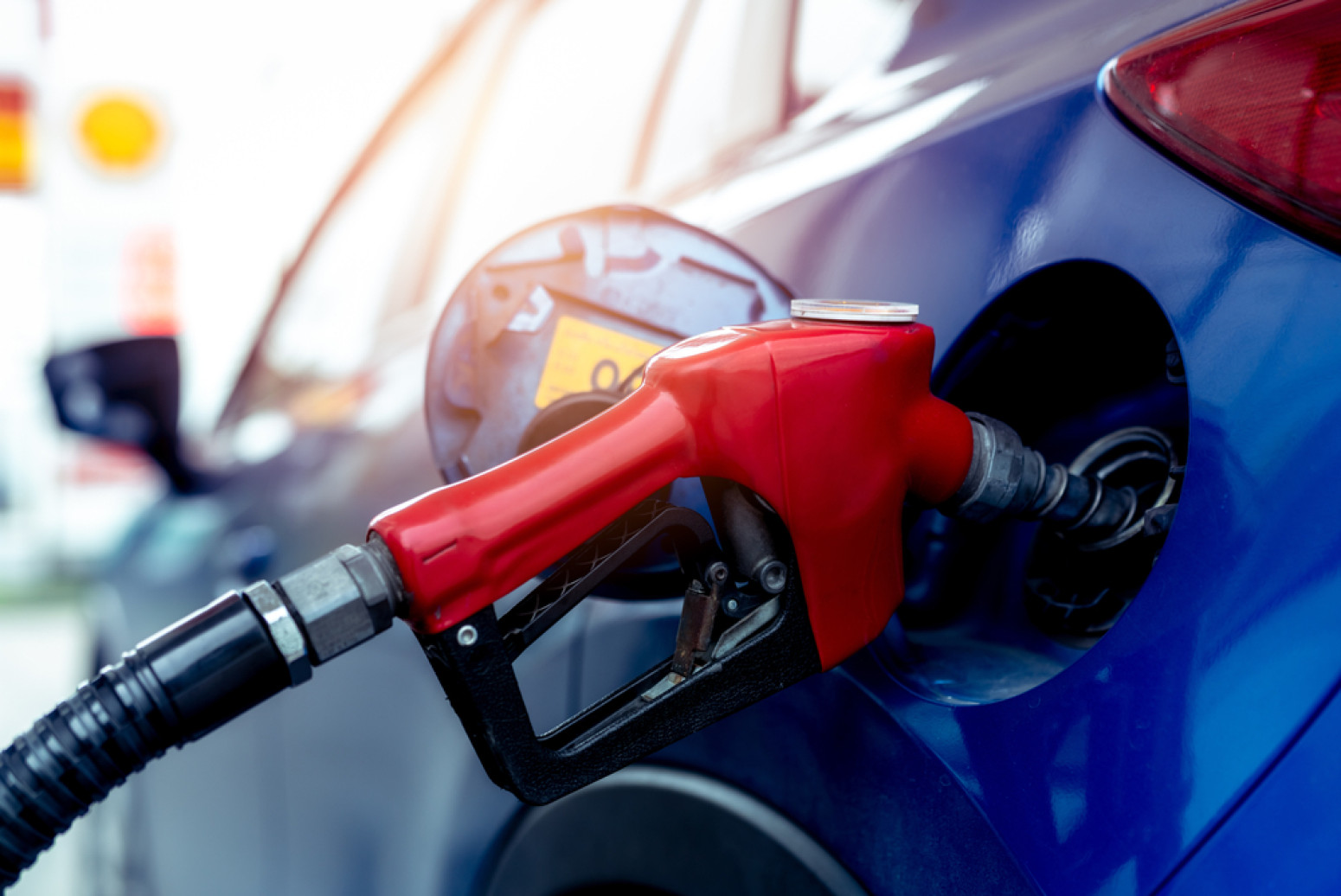 Jedan detalj na automobilu zbunjuje vozače decenijama, a odgovor je jednostavan
