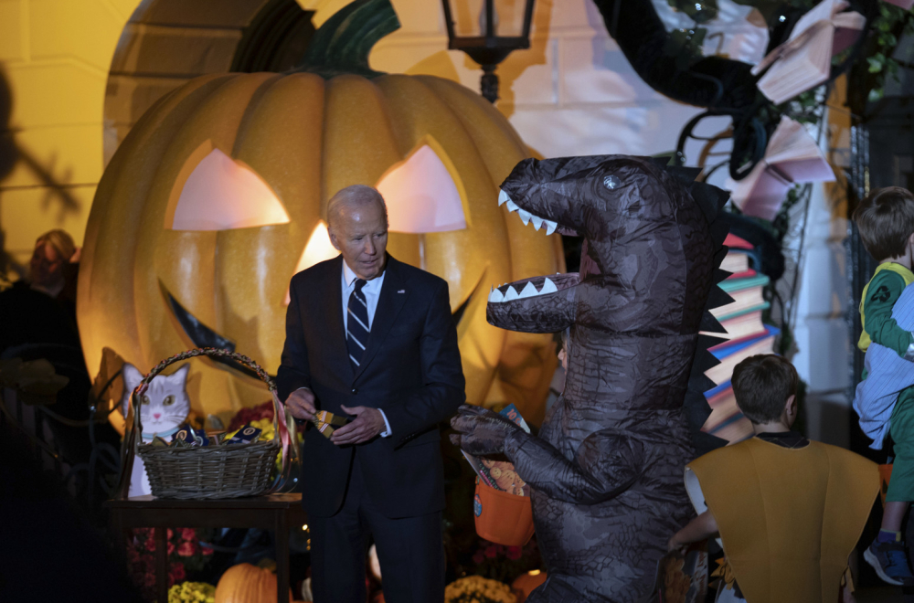 Bajden zaprepastio javnost: Grizao bebe i decu FOTO/VIDEO