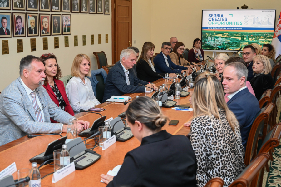 BIO4 kampus vraća mlade u Srbiju; Begović na sastanku sa dekanima: Potrebni su nam biolozi, tehnolozi...