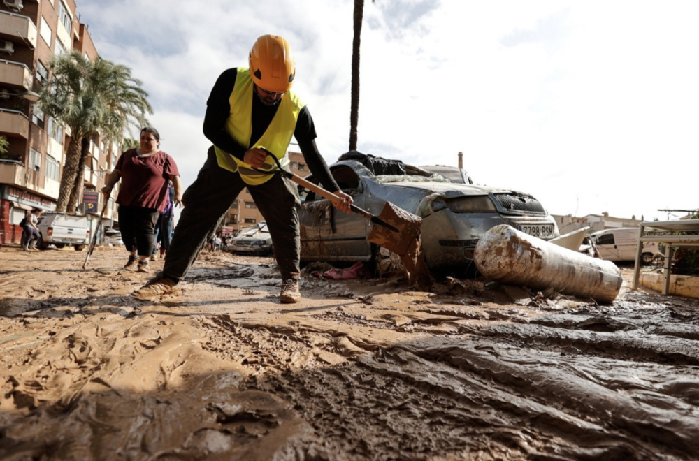 "Reke teku ulicama, automobili plutaju...": Luis svedočio katastrofi FOTO/VIDEO