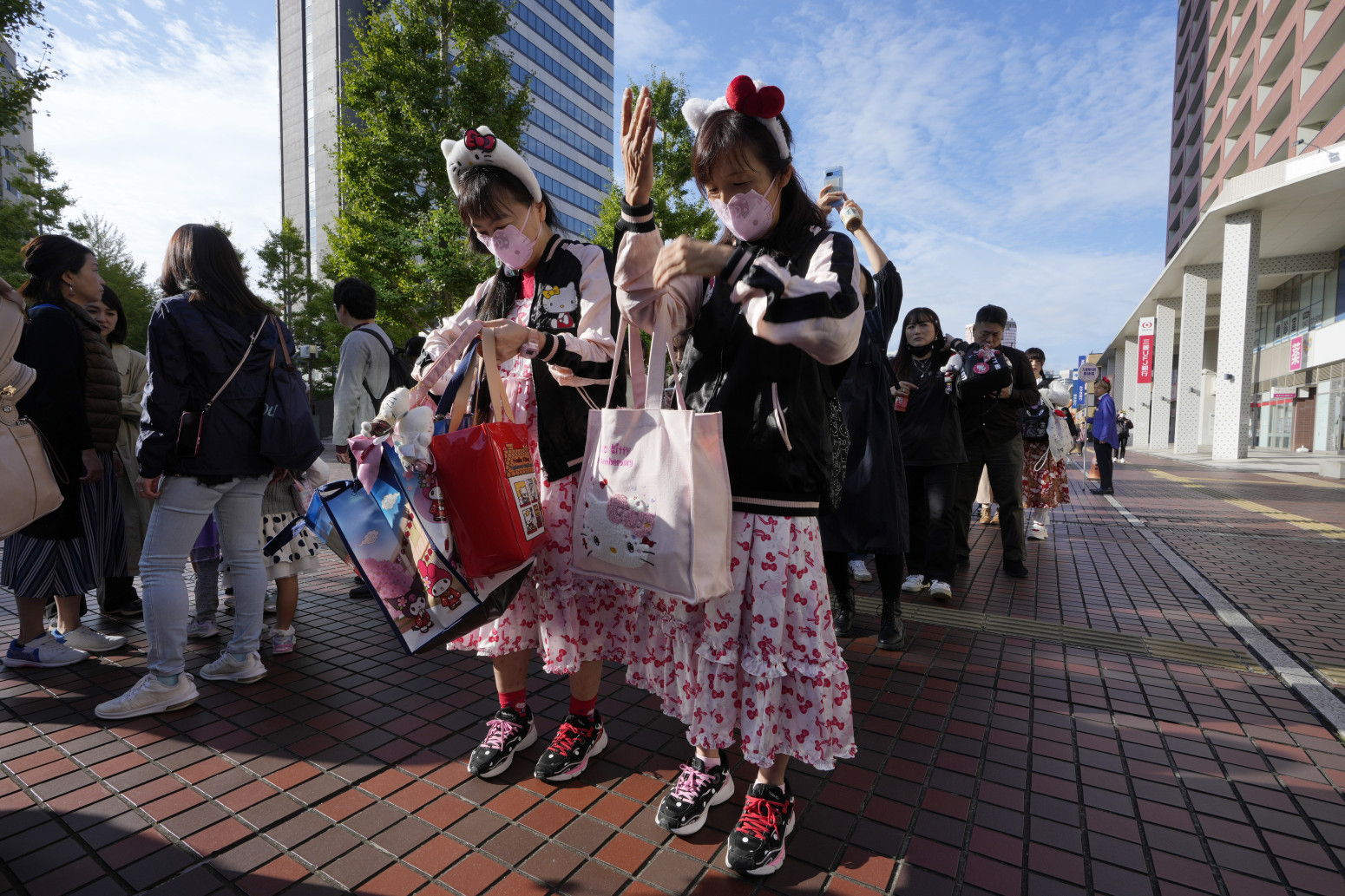 Helo Kiti puni 50 godina: Stotine fanova došlo da proslavi njen rođendan FOTO