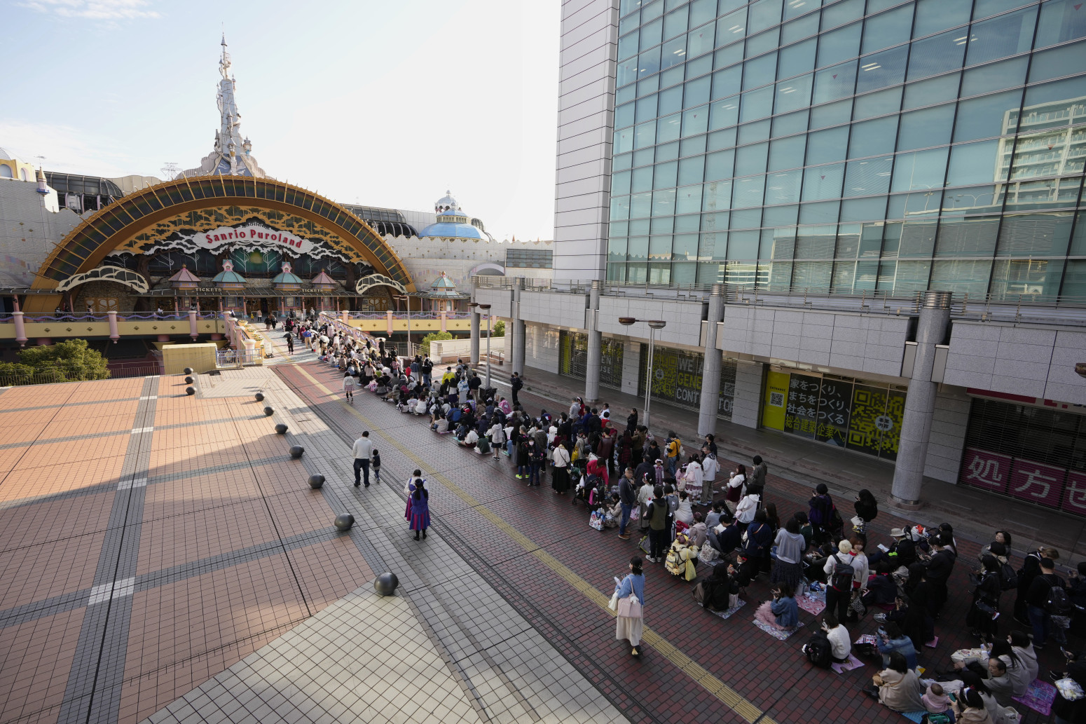 Helo Kiti puni 50 godina: Stotine fanova došlo da proslavi njen rođendan FOTO