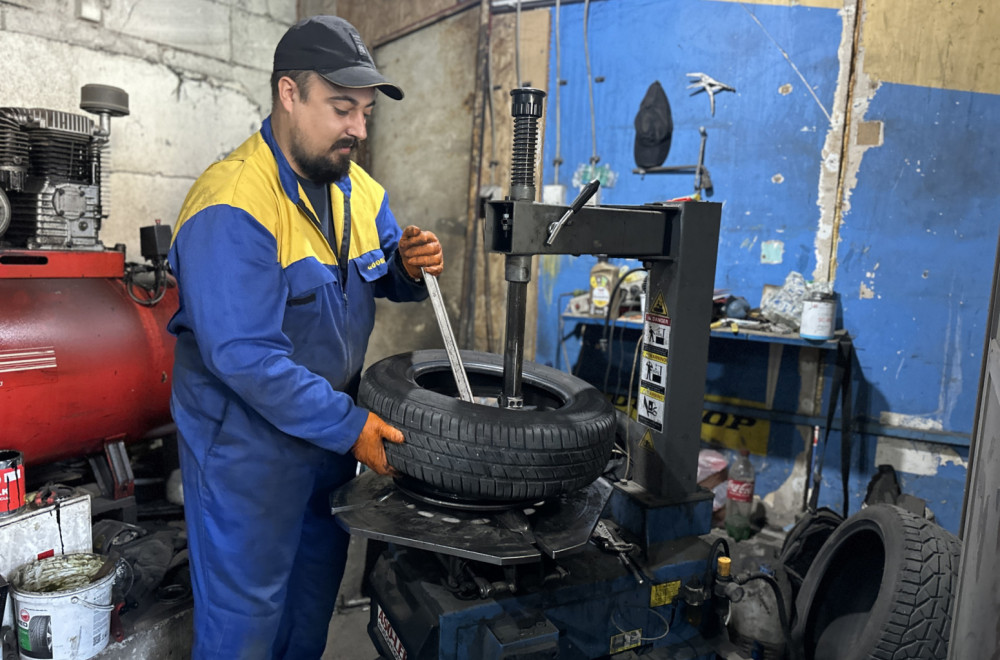 Kod vulkanizera se ovih dana čeka u redovima: Zamena guma od 2.800 dinara, majstorima se usijao telefon