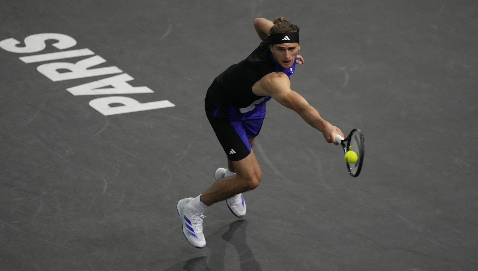 Zverev izbacio Cicipasa u Parizu