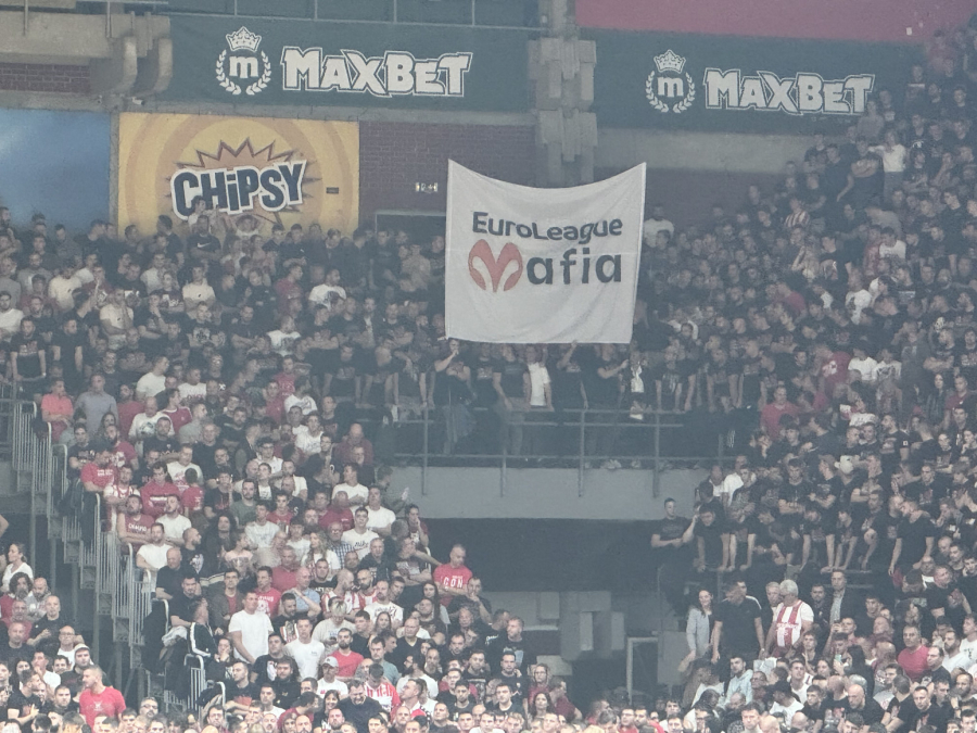 Navijači Zvezde poslali poruku sudijama Evrolige: Kradete godinama, odj****e od nas FOTO