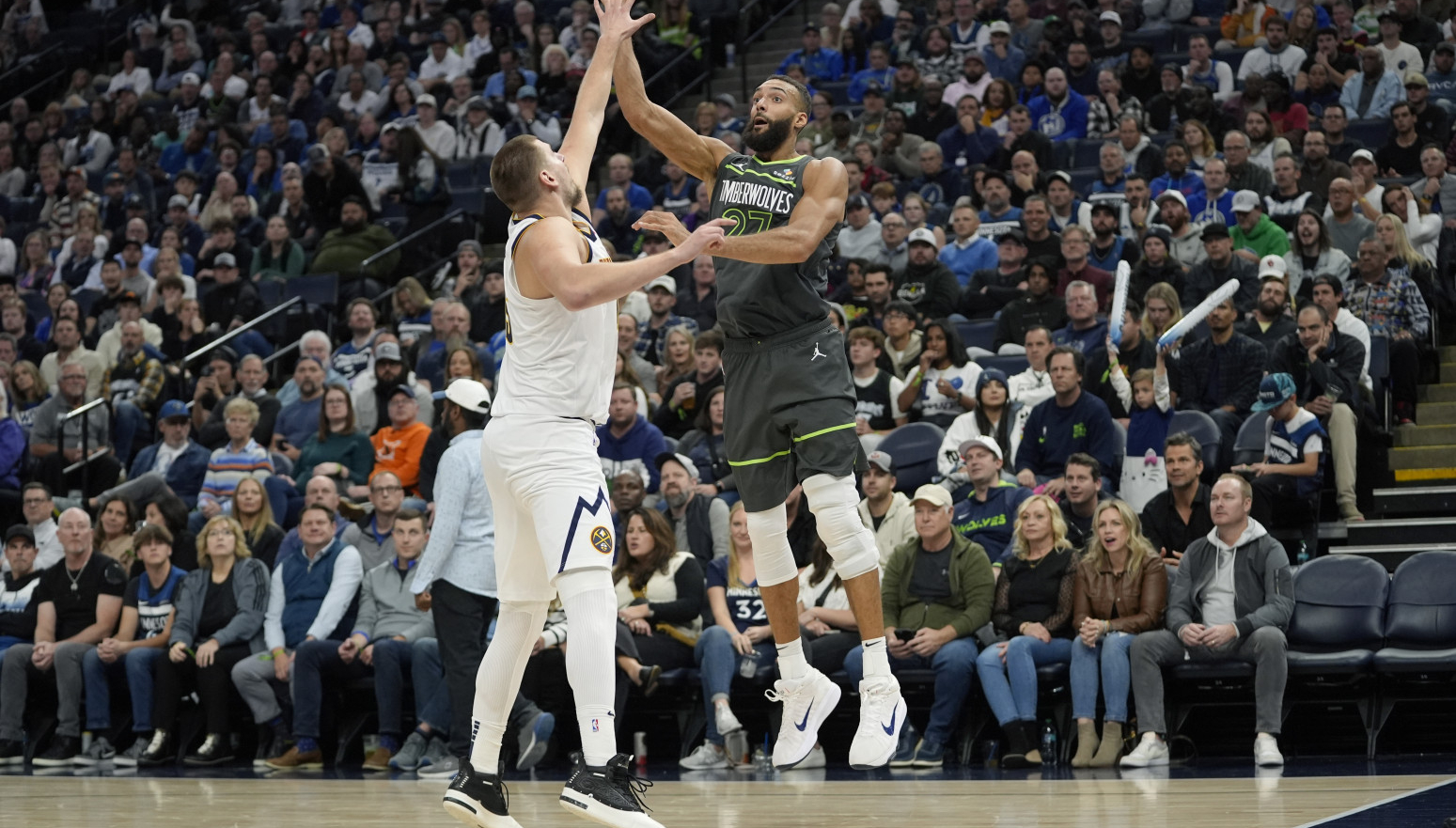 Gober "divljao" – Jokiću nabio lakat, sa Braunom napravio haos VIDEO