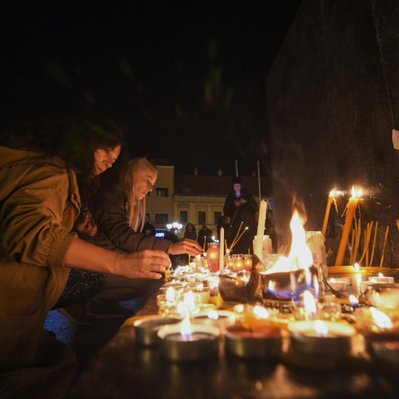 Dara Bubamara posetila mesto nesreće u Novom Sadu: "Neka vas anđeli čuvaju" FOTO