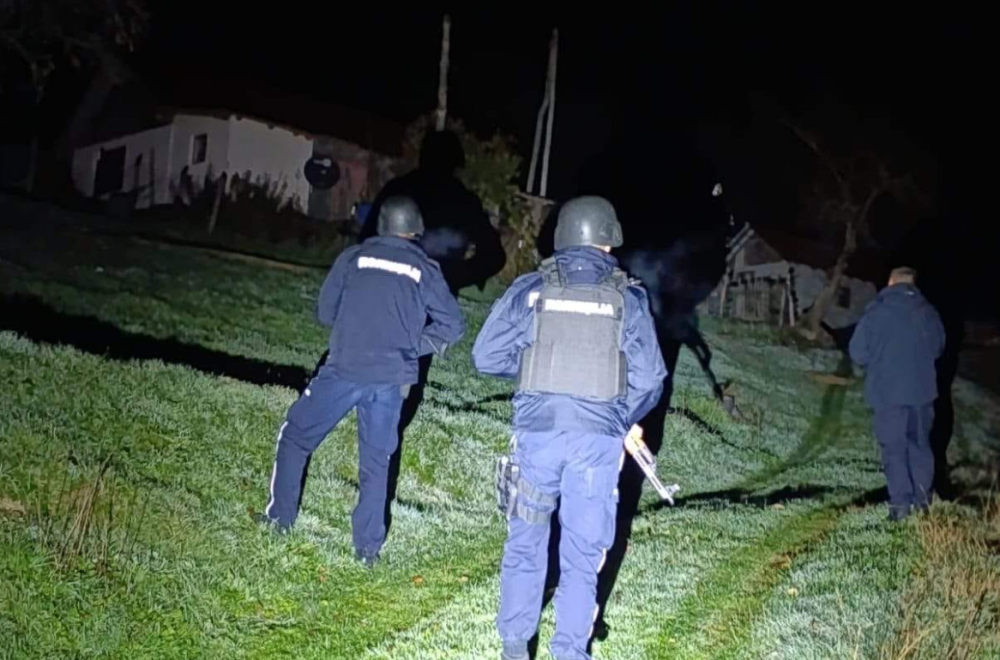 Dve policije na nogama: Ni traga od ubice, meštani u strahu; "Najgore je kad nastupi noć" VIDEO