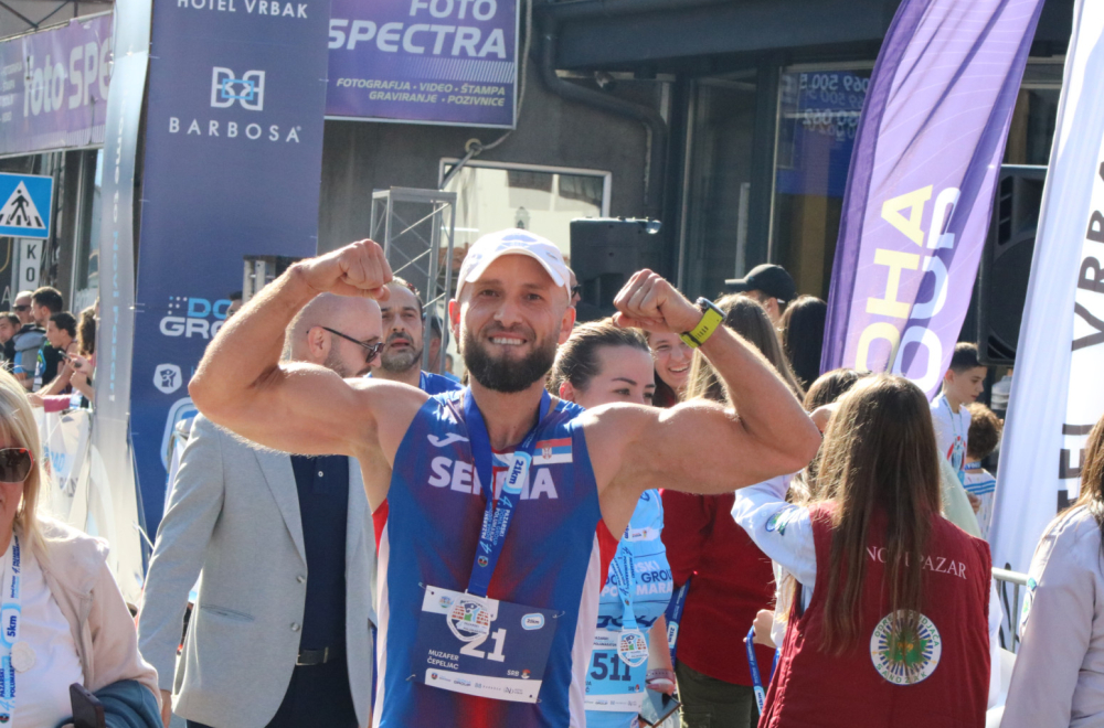 Magija u Novom Pazaru: Trčali gurajući kolica u kojima je bio njihov prijatelj FOTO