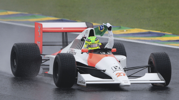 Pljusak emocija u Brazilu – Hamilton vozio Senin bolid iz 1990 VIDEO