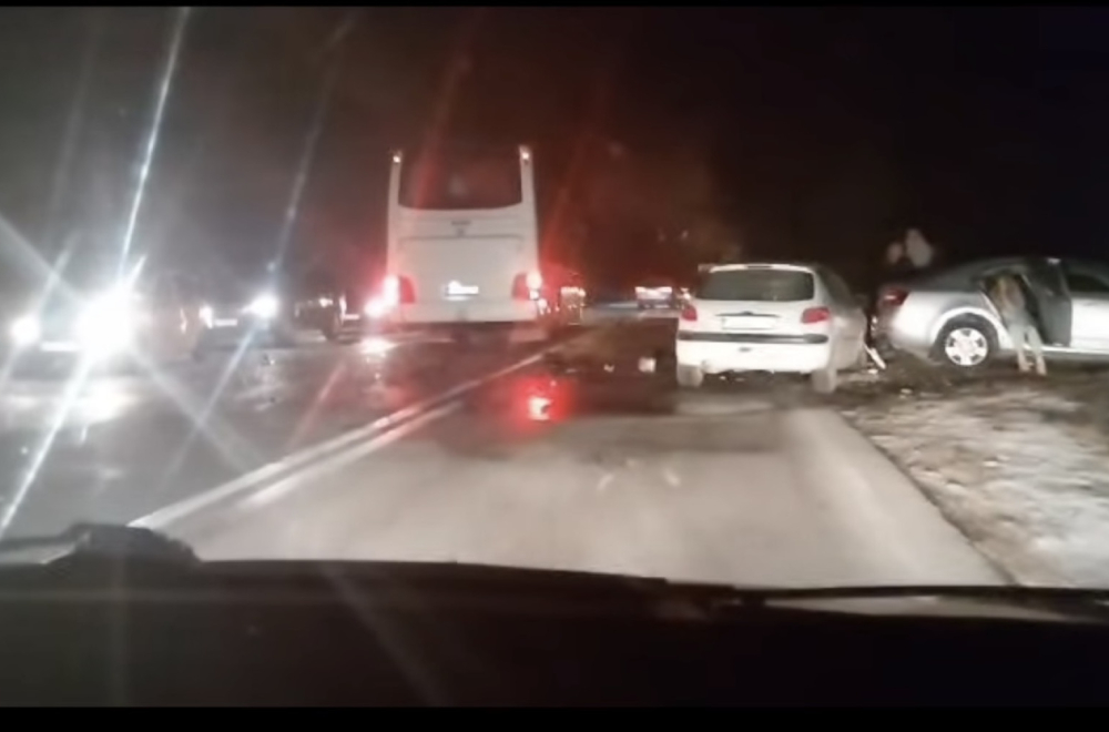 Sudar na Obilaznici: Vozilo zgužvano, jedna žena poginula, druga teško povređena