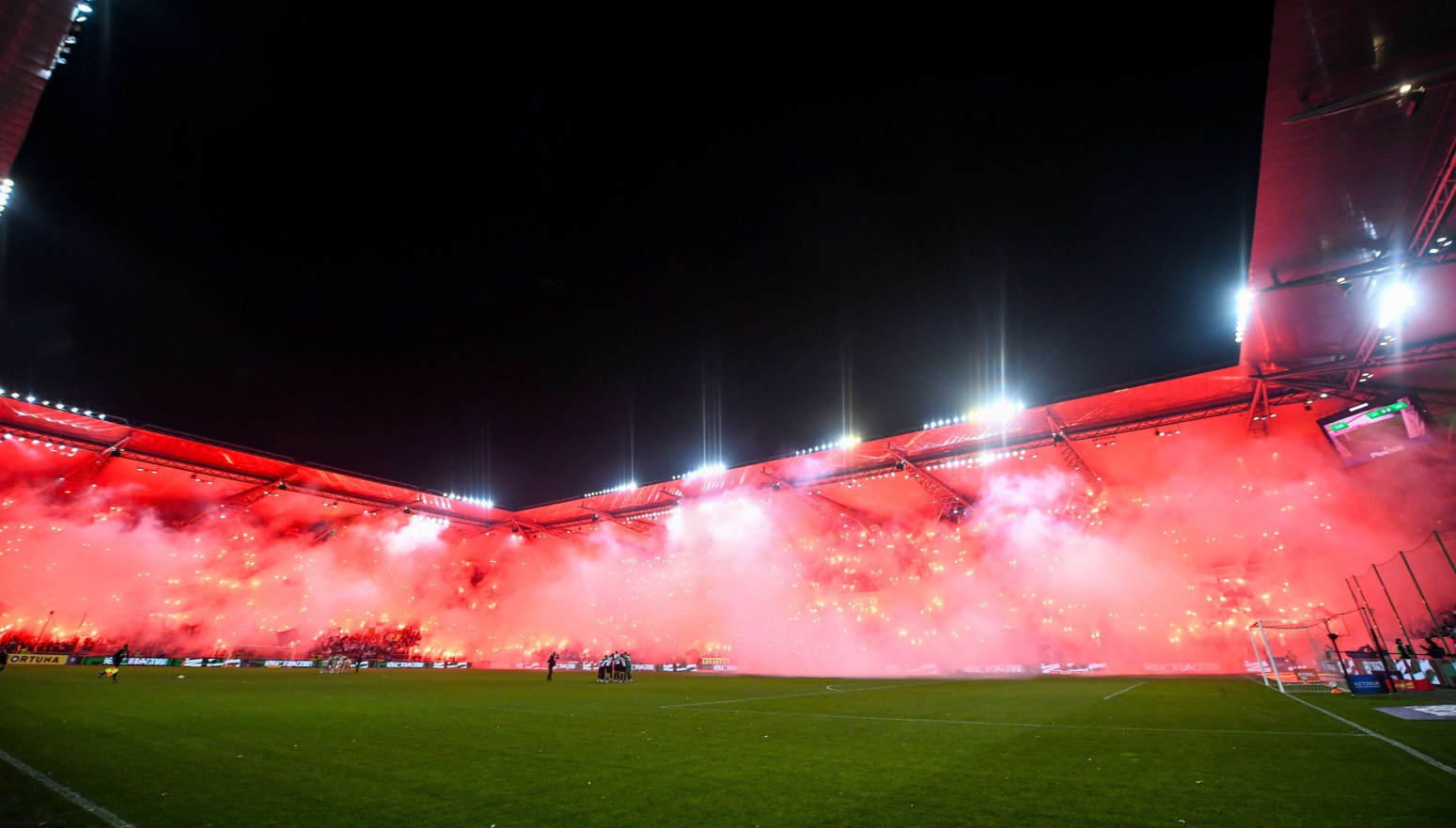 Poljaci zadivili navijački svet moćnom bakljadom VIDEO