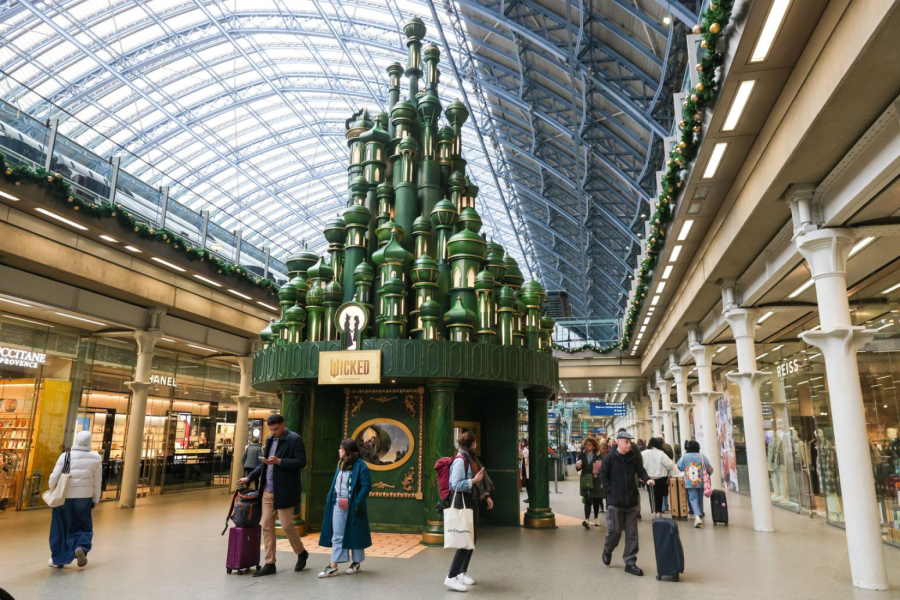 Opako drvo koje ostavlja bez daha: Ovakvu božićnu jelku može imati samo London FOTO/VIDEO