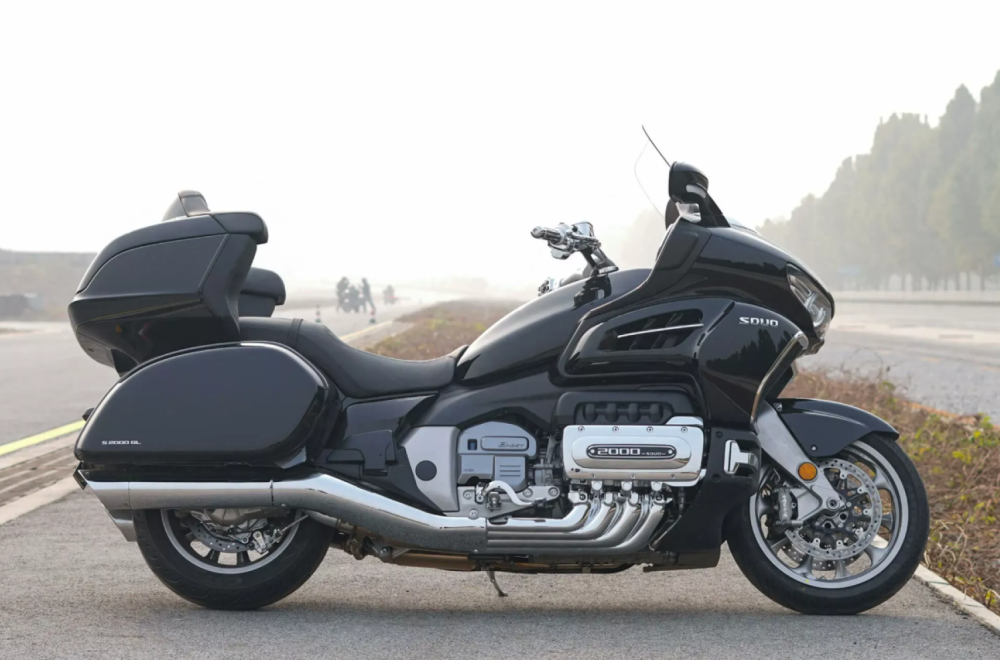 "Kinez" napada Hondu Goldwing: GWM predstavio novi motocikl VIDEO