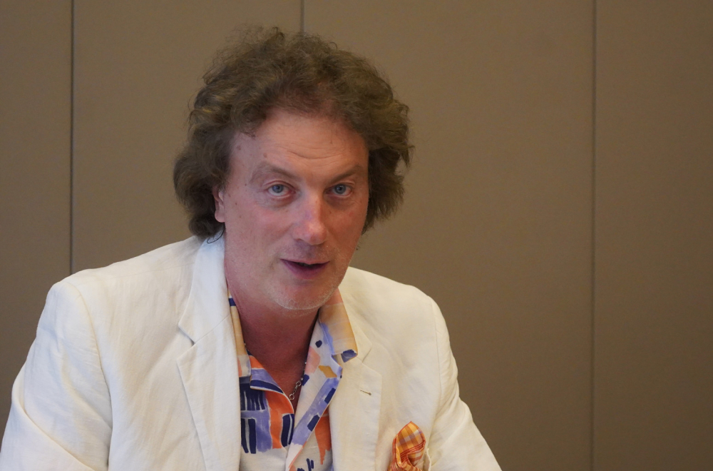 Priča se da je ona nova pevačica Magazina: Oglasio se i Tonči Huljić FOTO