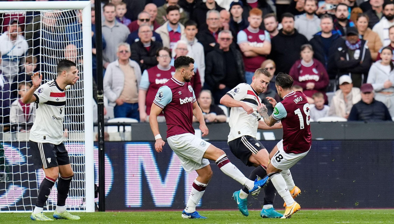 Veb tvrdi, Junajted oštećen protiv Vest Hema