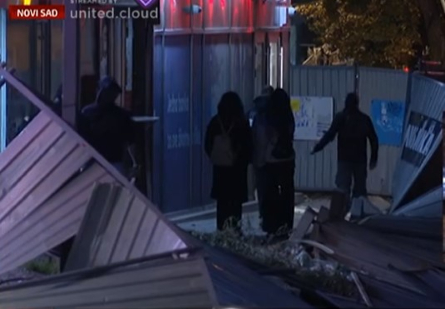 Terrible violence; Opposition supporters pour feces; Horrible scenes; Vučić in Novi Sad PHOTO/VIDEO