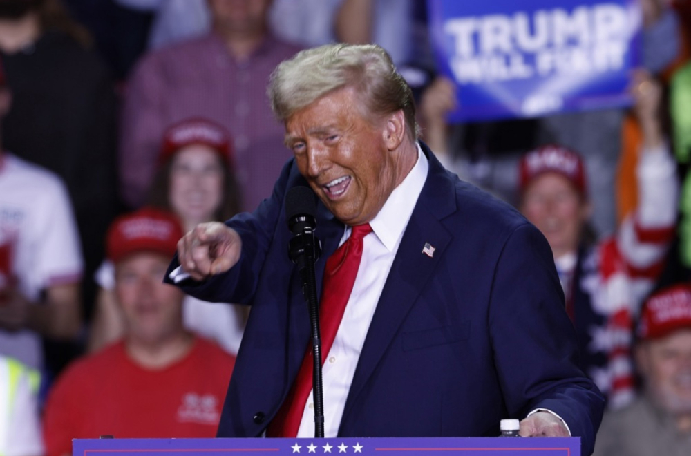 Tramp pokazao novu frizuru i "zapalio" društvene mreže: "Bolje bi izgledao ćelav" FOTO/VIDEO