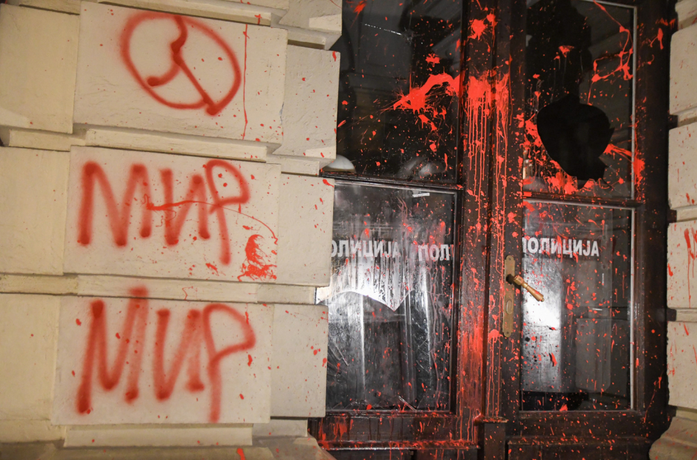 Mila Pajić priča o žalosti za poginulima u Novom Sadu, a na protestu se smejala VIDEO