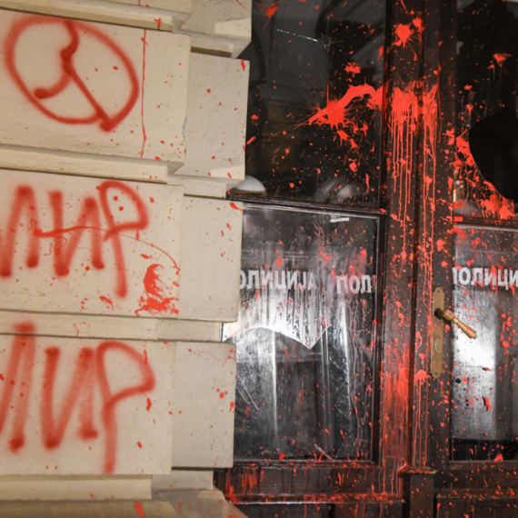 Mila Pajić priča o žalosti za poginulima u Novom Sadu, a na protestu se smejala VIDEO