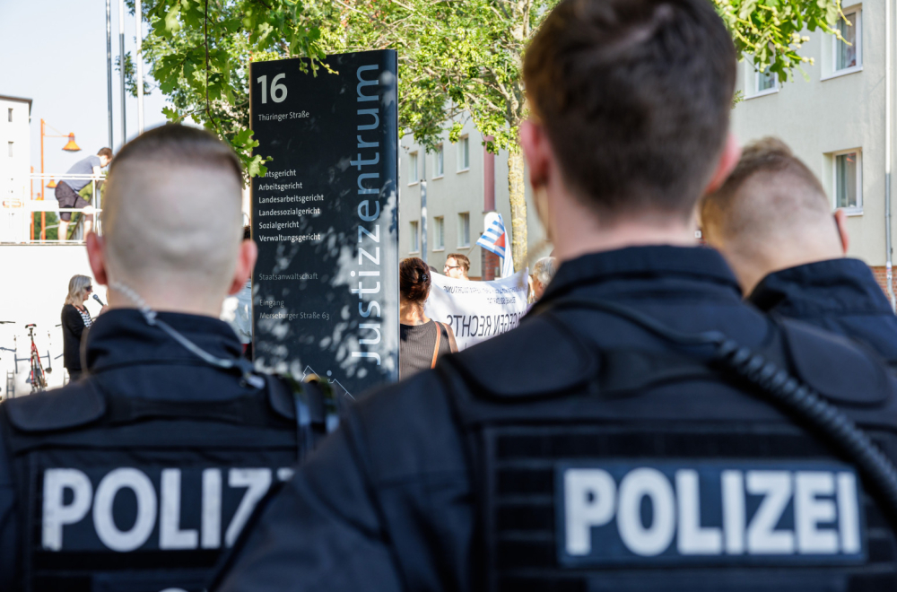 Zatvorene škole; Stiglo je pismo...