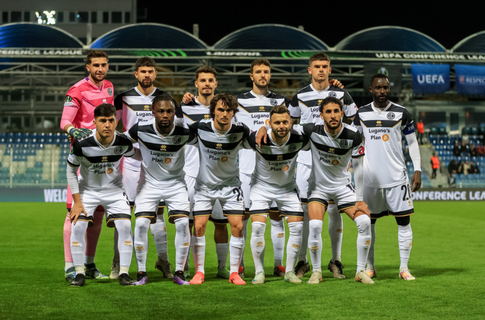 Delegacija FK Lugano položila cveće na mestu stradalih u Novom Sadu