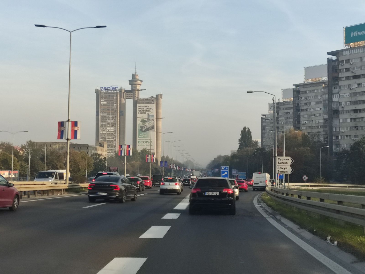 Početak prazničnog vikenda blokirao grad; Totalni kolaps FOTO/VIDEO