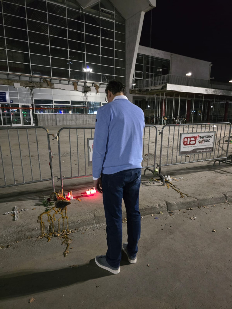 Ponoš uhvaćen u strašnoj laži: Vučić nije odao poštu stradalima; Isplivao dokaz da jeste FOTO/VIDEO