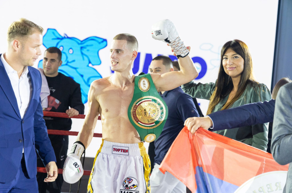 Vukomanović odbranio omladinsku WBC titulu, Nina pobedom došla na korak do pojasa