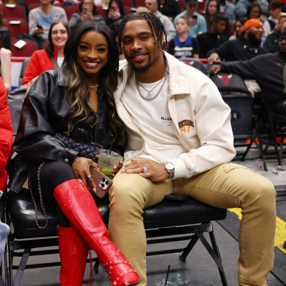 Zanosna sportistkinja visoka je 140 centimetara, a njeno telo u bikiniju zapalilo mreže FOTO